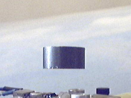 Aimant néodyme Ø25 mm en lévitation